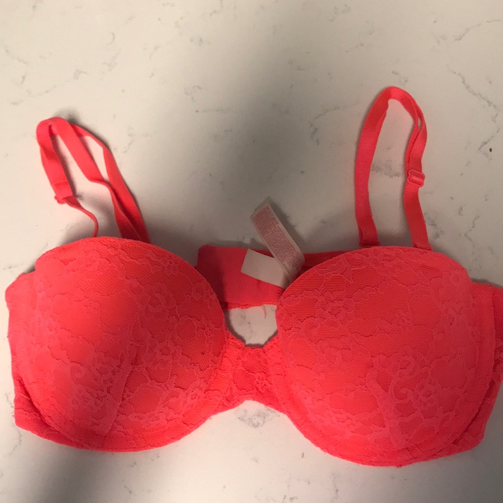Victoria Secret lightly padded bra(lace)